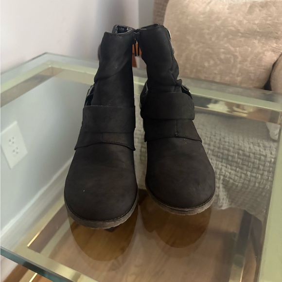 Short black boot - Picture 2 of 6